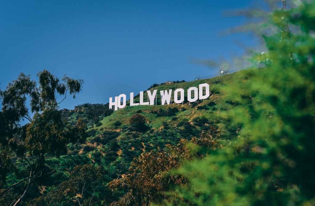 #PayUpHollywood chama a atenção para os baixos cachês de&nbsp;assistentes